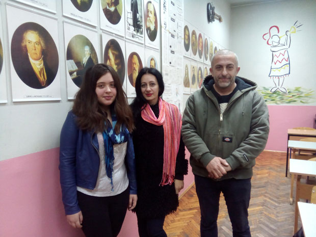 Пева на 13 светских језика